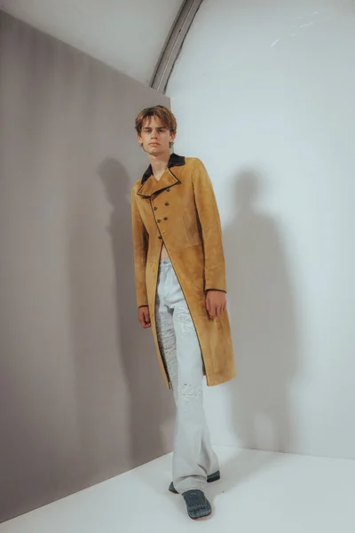 Look 18